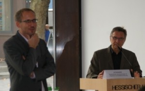 Jo Dreiseitel, Staatssekretär und Bevollmächtigter der Landesregierung für Integration und Antidiskriminierung, und Kai Klose (von rechts nach links)