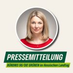 Rundes Portraitfoto von Kathrin Anders mit einer Sprechblase mit dem Text "Pressemitteilung" auf hellem Hintergrund.