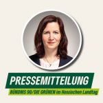 Rundes Portraitfoto von Kaya Kinkel mit einer Sprechblase mit dem Text "Pressemitteilung" auf hellem Hintergrund.