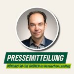 Rundes Portraitfoto von Daniel May mit einer Sprechblase mit dem Text "Pressemitteilung" auf hellem Hintergrund.