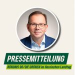 Rundes Portraitfoto von Mathias Wagner mit einer Sprechblase mit dem Text "Pressemitteilung" auf hellem Hintergrund.