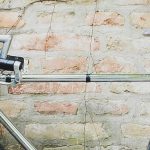Verkehrspolitik Symbolbild - Fahrrad mit Korb vor Wand